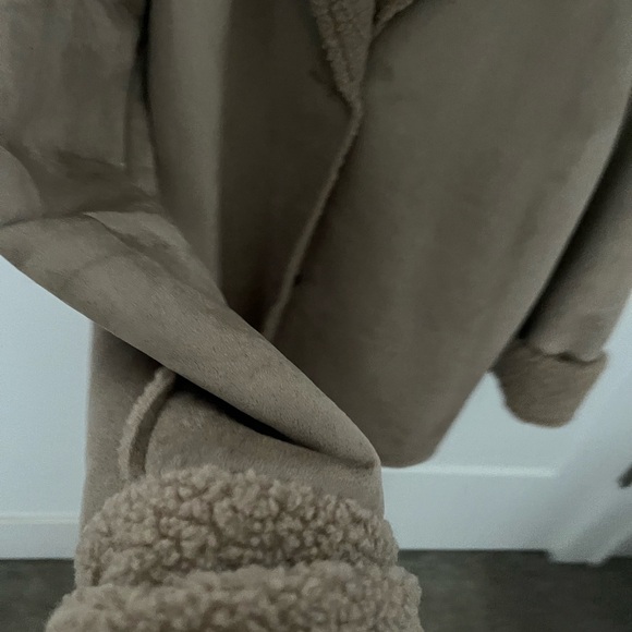 Faux suede light brown jacket. Knee length - Picture 5 of 7